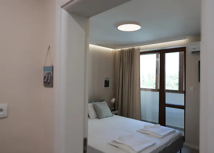 Azur - Self Check-in בורגאס