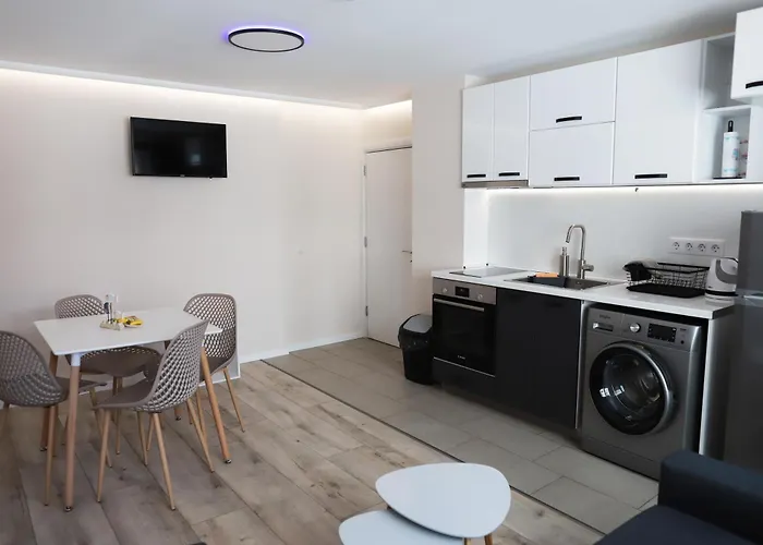 Azur - Self Check-in בורגאס